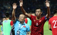 Giữa cơn bão chỉ trích HLV Troussier, trung vệ số 1 Việt Nam bất ngờ 'bênh chặp' thầy Park