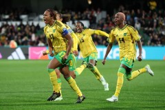 Giành 3 điểm lịch sử tại World Cup, Jamaica 'vượt mặt' Brazil để tranh vé đi tiếp