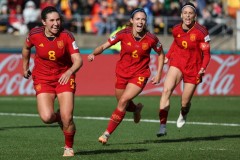 Cùng thắng Việt Nam, Tây Ban Nha khiến á quân thế giới khóc ròng để tiến vào bán kết World Cup