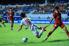 CĐV Indonesia pressing trọng tài cực gắt, phẫn nộ cho rằng U23 Việt Nam ăn vạ