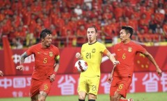 CĐV Trung Quốc tức giận đến ngất xỉu tại trận, phải thở oxy khi đội nhà bị đội bóng ĐNÁ cầm hòa