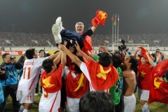 'Phù thủy' Calisto chính thức tái xuất, nói thẳng trình độ của bóng đá trẻ Việt Nam