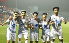 CLB Nam Định thống trị giải thưởng V-League tháng 10, Tuấn Hải được vinh danh