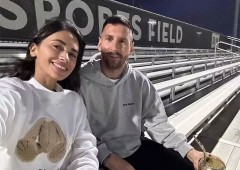 Messi và vợ cười như hoa khi xem cậu hai đá bóng, tiểu tam được nhận định không có cửa