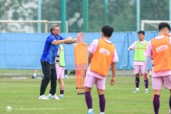 'Bão chấn thương' càn quét ĐT Việt Nam, HLV Troussier ra giải pháp không tưởng ở đội U23