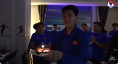 VIDEO: Phan Tuấn Tài được HLV Troussier tổ chức sinh nhật, đích thân 'người đặc biệt' mang bánh