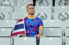 CĐV Việt Nam gây sốt châu Á, 1 mình 1 khán đài cổ vũ Thái Lan thắng từng bừng đội 100 FIFA