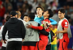Thắng nghẹt thở Úc, HLV ĐT Hàn Quốc ước đội nhà 'đôi khi dẫn trước 1-0'