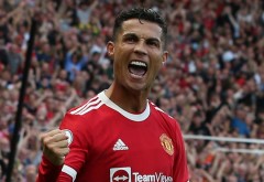 Huyền thoại Quỷ đỏ: 'Man United sẽ mạnh hơn nếu có Kane chứ không phải Ronaldo'