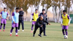 VIDEO: Dồn lực chuẩn bị đấu U23 Myanmar, thầy Park trực tiếp thị phạm cho cầu thủ