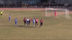 VIDEO: Xuất sắc cản phá 2 quả penalty, thủ môn bất ngờ 'ăn' ngay thẻ đỏ