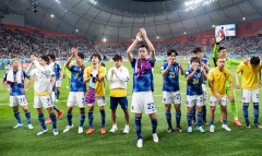 Gục ngã trước ngưỡng cửa lịch sử, Nhật Bản gác lại nỗi buồn để gửi thông điệp đẹp nhất World Cup 2022