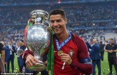 Báo Bồ Đào Nha bất ngờ loan tin Ronaldo kiên quyết không từ giã ĐTQG, muốn thi đấu nốt cả EURO 2024