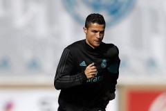 Ronaldo bất ngờ xuất hiện tại sân tập của Real Madrid, báo Tây Ban Nha khẳng định đến để ... tập nhờ
