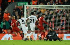 Karius liên tục 'nhập' vào cầu thủ cả hai bên, Real Madrid lội ngược dòng siêu kinh điển trước Liverpool