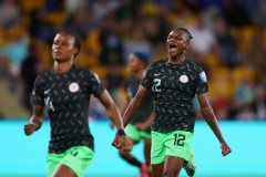 Vùng dậy trong muộn màng, chủ nhà World Cup nhận thất bại cay đắng trước 'siêu đại bàng' Nigeria