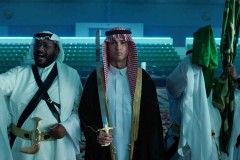 VIDEO: 'Nhập gia tùy tục', Ronaldo gây sốt khi mang gươm, diện trang phục truyền thống của Arab Saudi