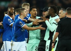 Sao Chelsea choảng nhau với cầu thủ Everton, nguy cơ nhận án phạt nặng