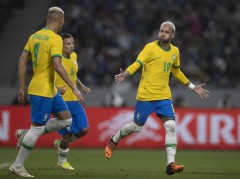 HLV trưởng đội tuyển Brazil tức giận khi Neymar bị đưa ra đá cánh ở PSG