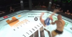 VIDEO: Võ sĩ MMA xoay người trên không trước khi tung cú đá trời giáng hạ gục đối thủ