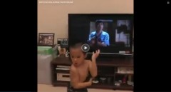 VIDEO: Cậu bé 10 tuổi gây chú ý với kỹ năng múa côn như Lý Tiểu Long
