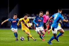 HLV Napoli thận trọng trước cuộc tái đấu Barcelona