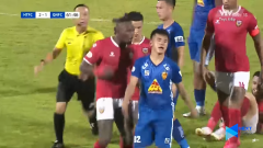 VIDEO: Động tác thừa với Bruno khiến cầu thủ Quảng Nam bị đuổi khỏi sân