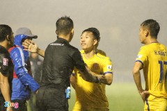 Cướp bàn thắng của Nam Định, trọng tài V.League nhận án kỷ luật cực nặng