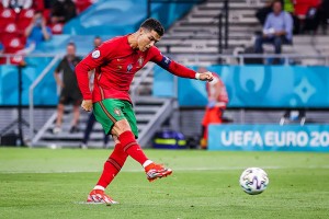 Shaqiri: 'Không thể loại bỏ Ronaldo, anh ấy có thể ghi bàn bất cứ lúc nào'