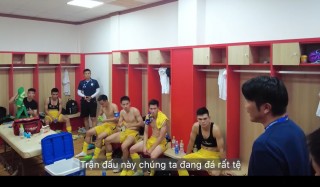 Hà Nội FC thắng CLB TP.HCM nhờ HLV Iwamasa cổ vũ nhiệt tình