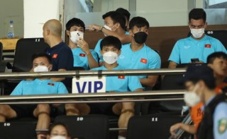 Siêu báo nước Pháp: 'Thì ra không chỉ ở Pau FC, Quang Hải vẫn phải ngồi dự bị khi về Việt Nam'