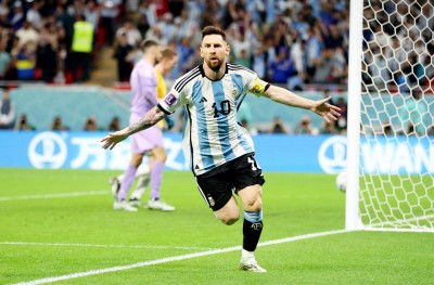 Messi tiếp tục là đầu tàu của vũ điệu Tango mê đắm, Argentina thắng Australia để thư hùng với Hà Lan
