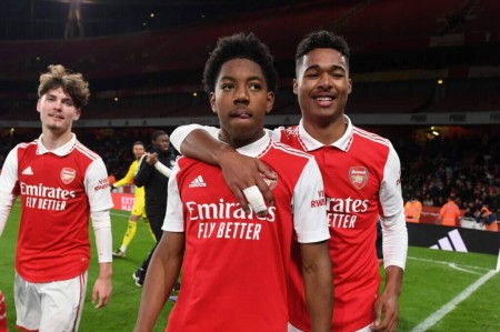 Arsenal tìm được thần đồng trẻ thay thế Zinchenko