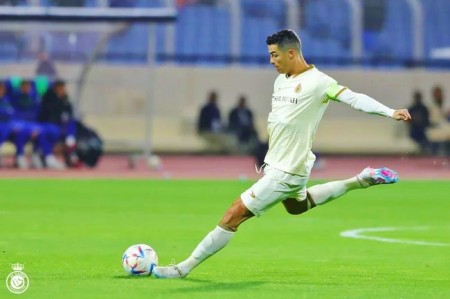 Bị chê hết thời, thua xa Messi, Ronaldo đáp trả bằng siêu kỷ lục chưa ai sánh bằng trong lịch sử