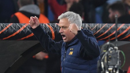Jose Mourinho bật khóc đầy cảm xúc trong ngày làm nên lịch sử cùng AS Roma