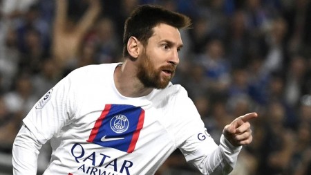 Vượt Ronaldo, Messi ghi tên mình vào biên niên sử bóng đá thế giới trong ngày PSG giành ngôi vương