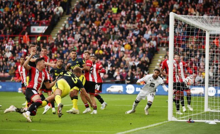 Kết quả Ngoại hạng Anh: Derby bắc London bất phân thắng bại, Newcastle hủy diệt đối thủ để tạo kỉ lục