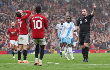 Kết quả Ngoại hạng Anh vòng 7: Liverpool thua nghiệt ngã, MU 'phơi áo' trên sân nhà