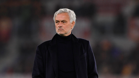 Lãnh đạo Napoli phủ nhận ký hợp đồng với HLV Jose Mourinho
