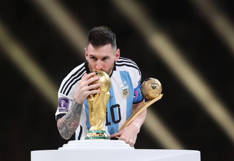 Sau khi giành cúp vàng World Cup, Messi được ủng hộ làm Tổng thống Argentina